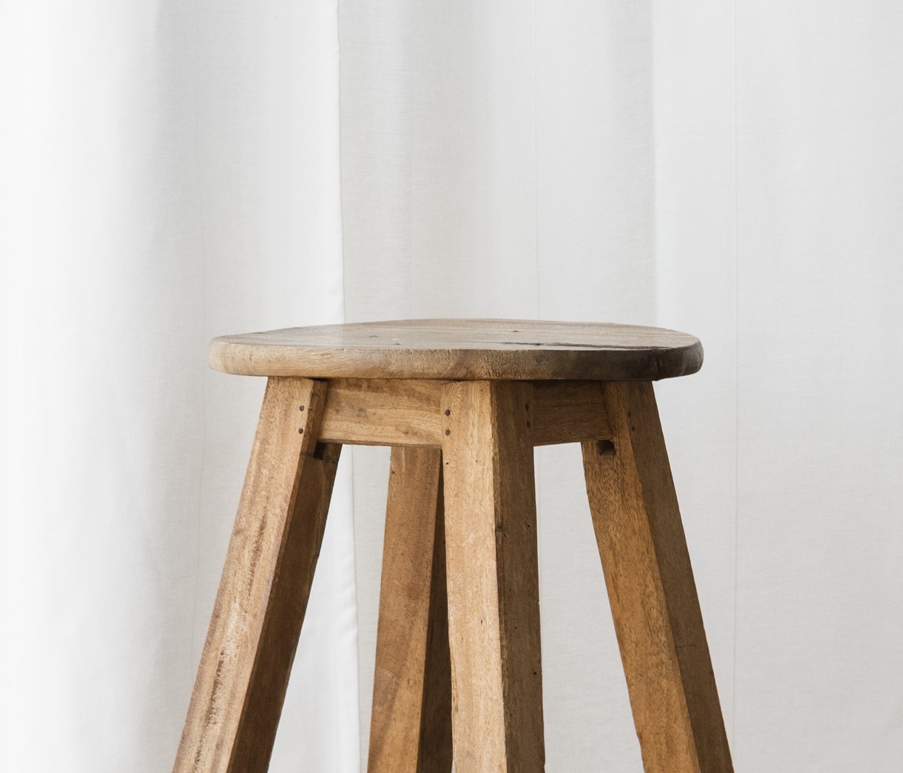 Sgabello in legno - immagine 2